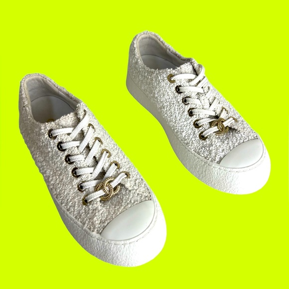 CHANEL 2024 SS CASUAL STYLE PLAIN LOGO LOW-TOP SNEAKERS - Picture 1 of 14